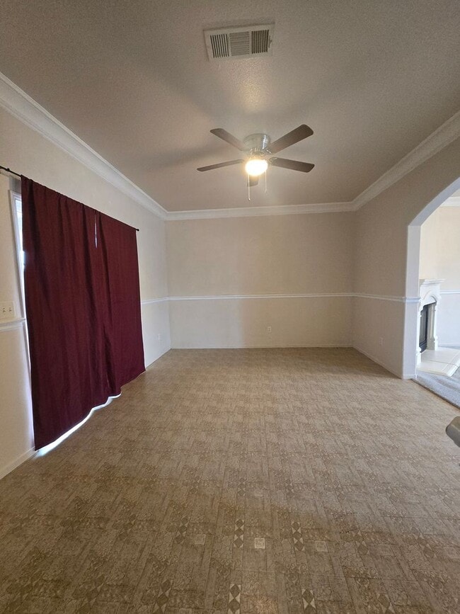 Building Photo - Spacious 2 Story 4 BR 2.5 BA Available Now