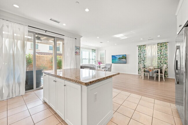 Building Photo - 110 Sugar Cane