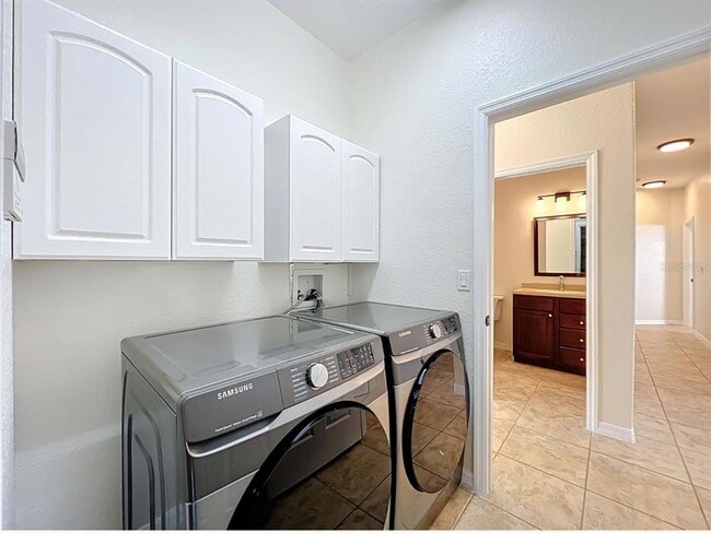 Building Photo - 10817 Masters Dr