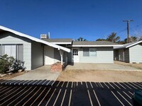 Building Photo - 728 W Moyer Ave
