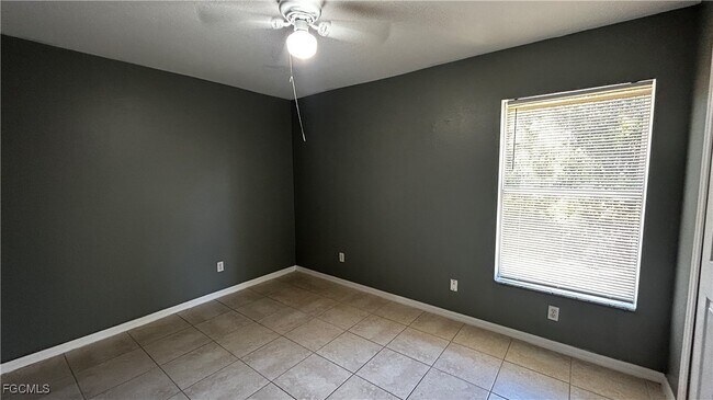 Building Photo - 2811 40th St SW