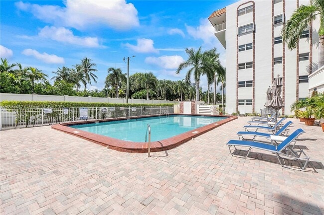 Building Photo - 3199 S Ocean Dr