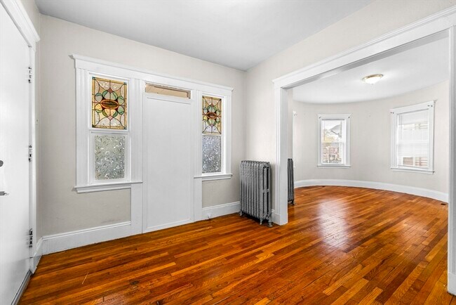 Building Photo - 27 Brinsley St