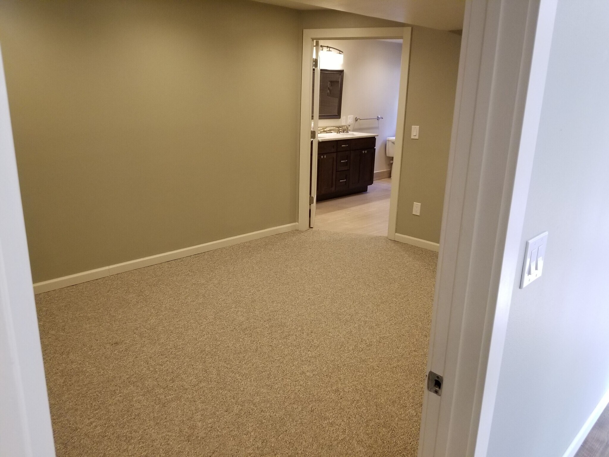 Main Bed - 8609 Warren Dr NW