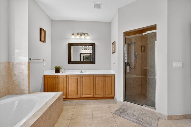 Building Photo - 1971 SW Breezeway St