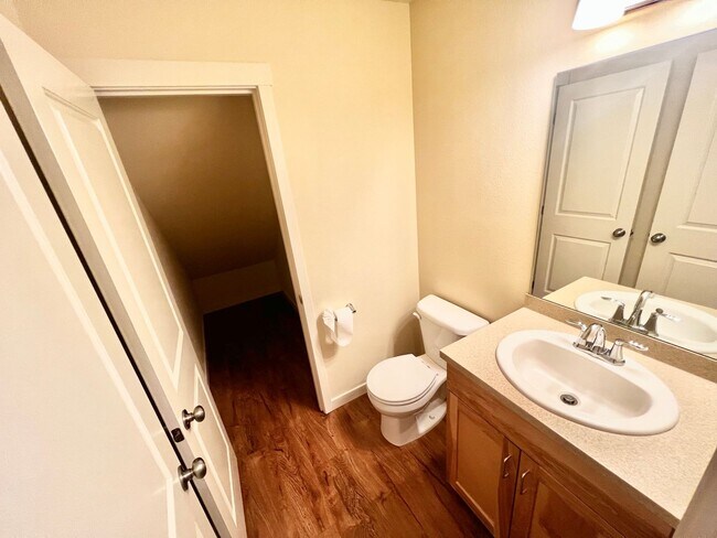 Building Photo - 796 NE Copperleaf Loop