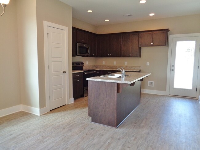 Building Photo - Townhome For Rent in Calera, AL - Available to View with 48 Hour Notice!!!