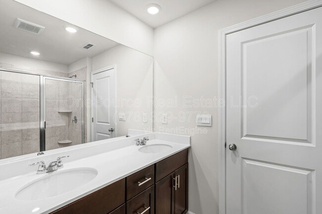 Building Photo - 1635 Villageside Ct