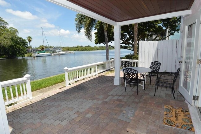 Building Photo - 3873 Pompano Dr SE