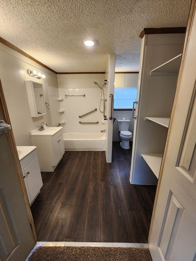 Building Photo - Spacious 2/2 House in Burnet TX