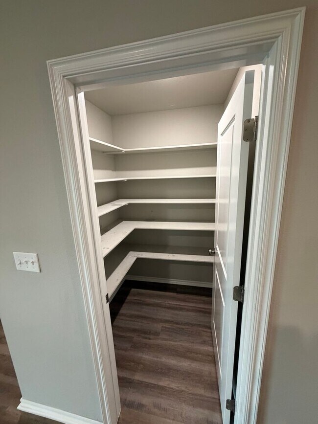 Building Photo - 3 Bed | 2 Bath Luxury Duplex