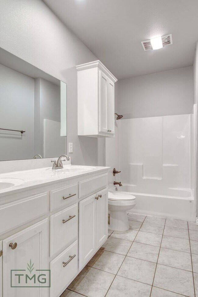 Building Photo - 3/2 Home Ready for the Holidays! $500 Move...