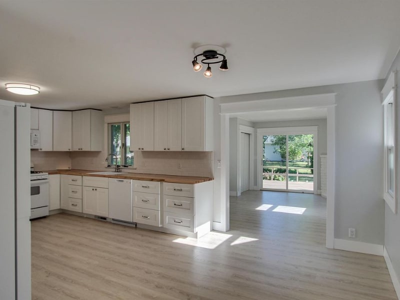 Building Photo - 1865 Maple Dr