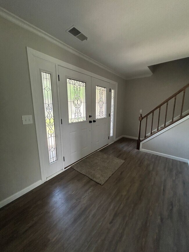 Building Photo - 537 Windrift Dr