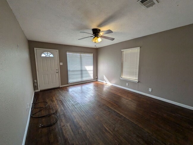 Building Photo - 3486 Westmoreland Ave