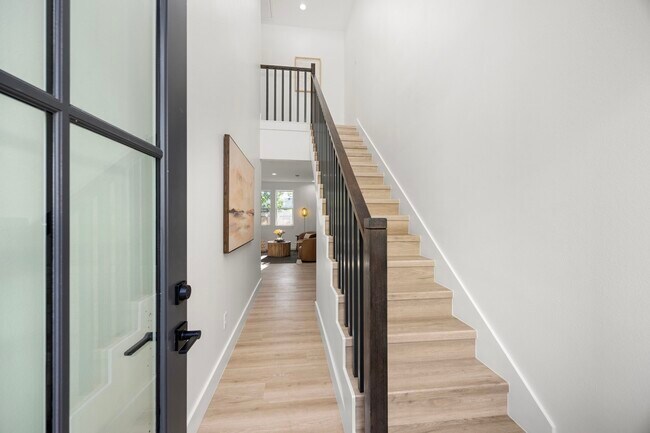 Building Photo - 4611 Dewberry St