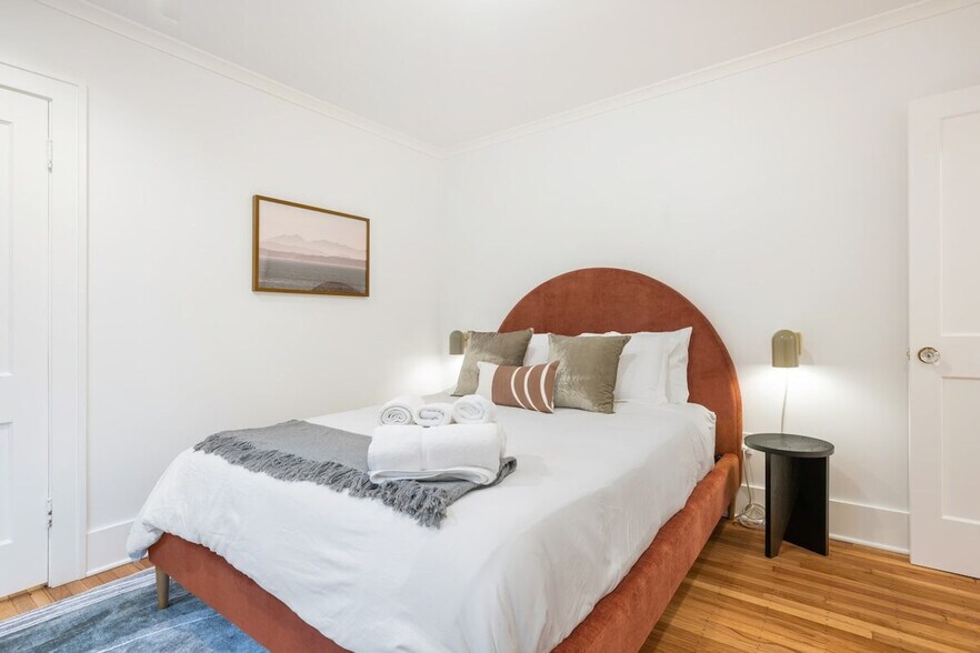 Building Photo - 2457 4th Ave W