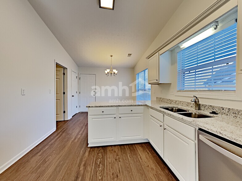 Building Photo - 2123 Yarbrough Way