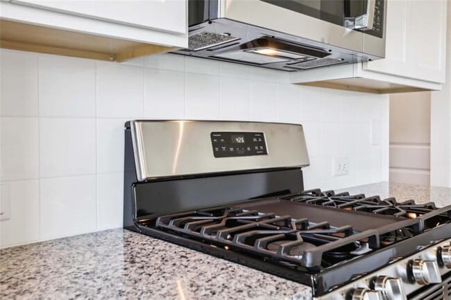 Building Photo - 2165 Boxwood Cir