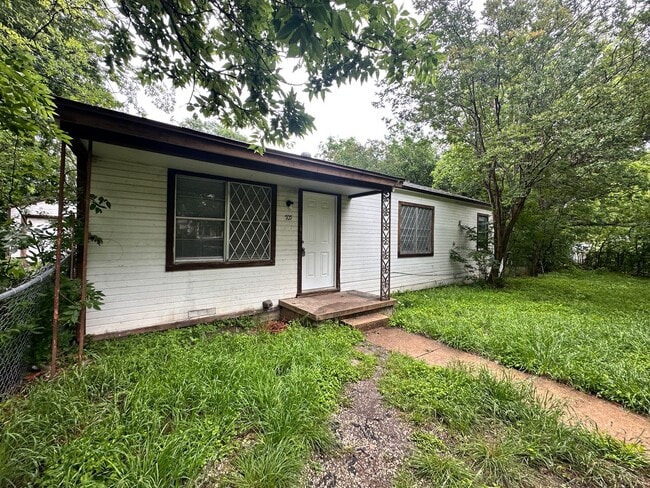 Building Photo - Cozy 3 bedroom house