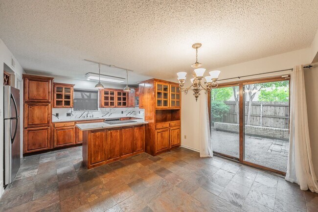 Building Photo - Amazing Townhome