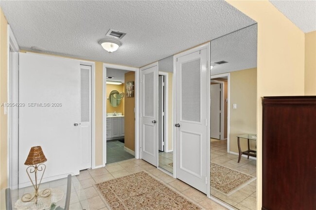 Building Photo - 4020 Galt Ocean Dr