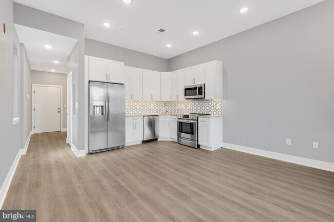 Building Photo - 2119 N Front St