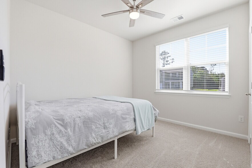 Building Photo - 115 Brooks Dr