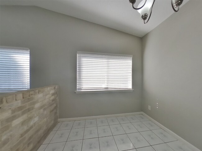 Building Photo - 23426 Canyon Lake Dr