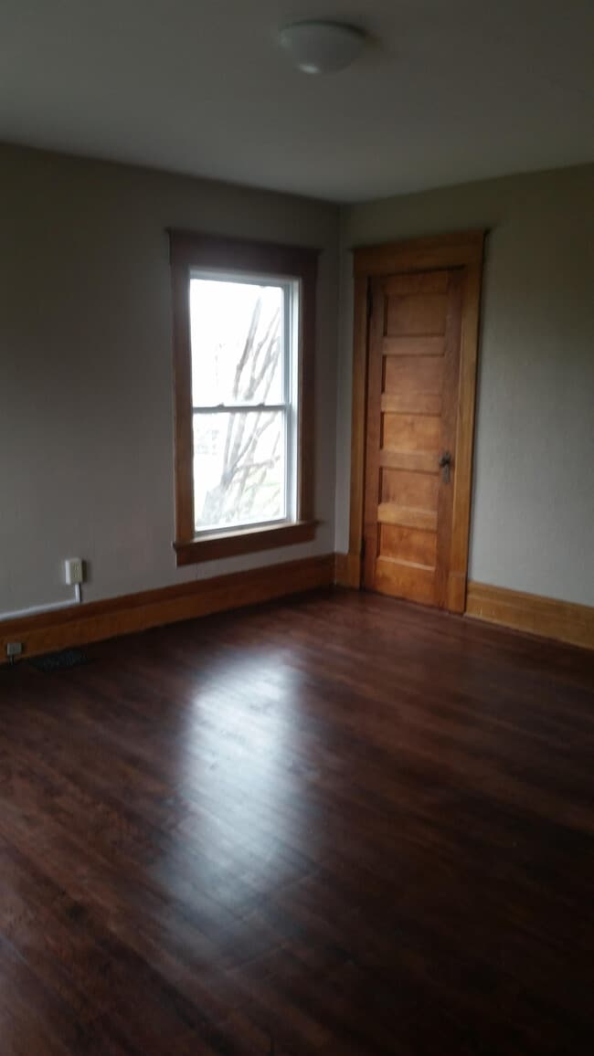 Building Photo - 109 Leland Ave