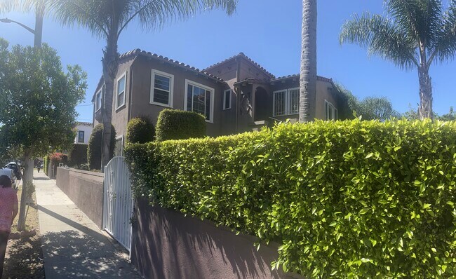 Building Photo - 2500 S Bronson Ave