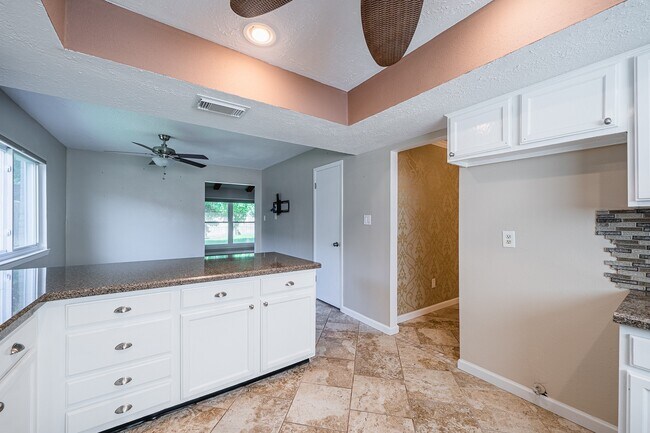 Building Photo - 10422 Gulfstream Ln