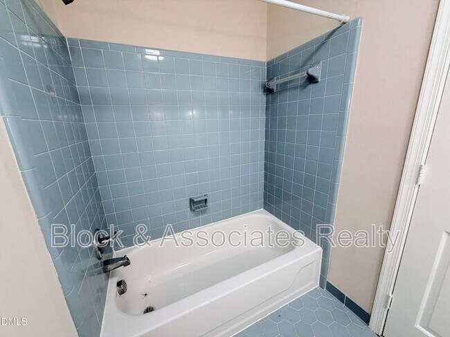 Building Photo - 200 Coachman Dr