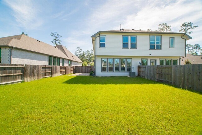 Building Photo - 438 Lake Day Dr