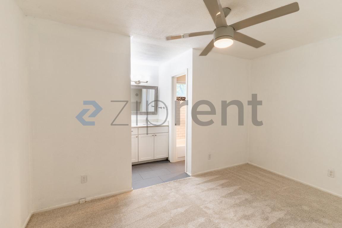 Building Photo - Unit B