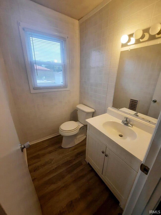 Building Photo - 3206 W Cypress Dr