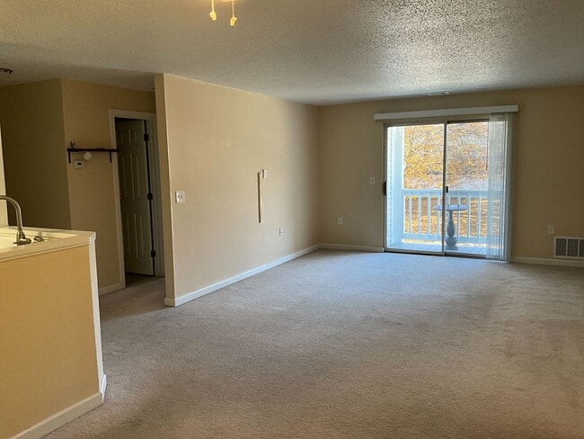 Building Photo - 15 Windsor Ct