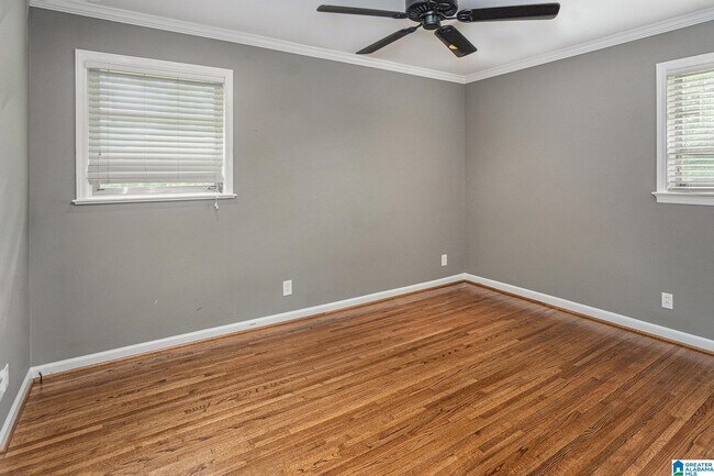 Building Photo - 3137 Woodhaven Dr