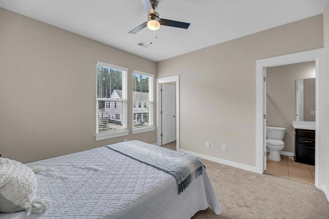 Building Photo - 146 Winding Branch Dr