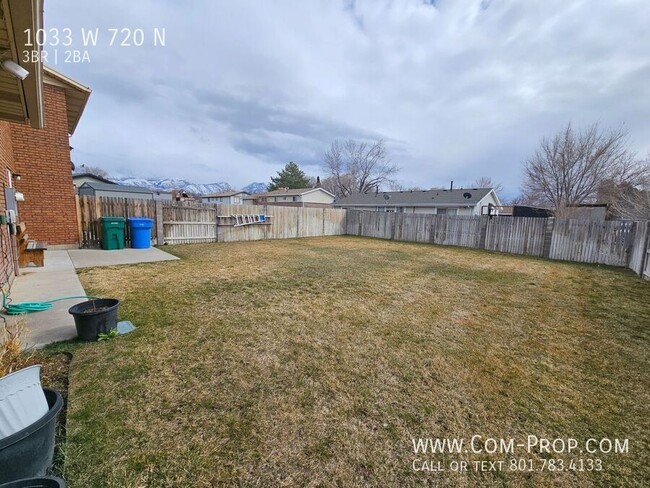 Building Photo - 3 Bed/2bath Duplex For Rent in Orem!