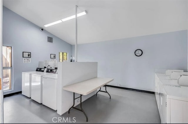 Building Photo - 1421 N Sunrise Way