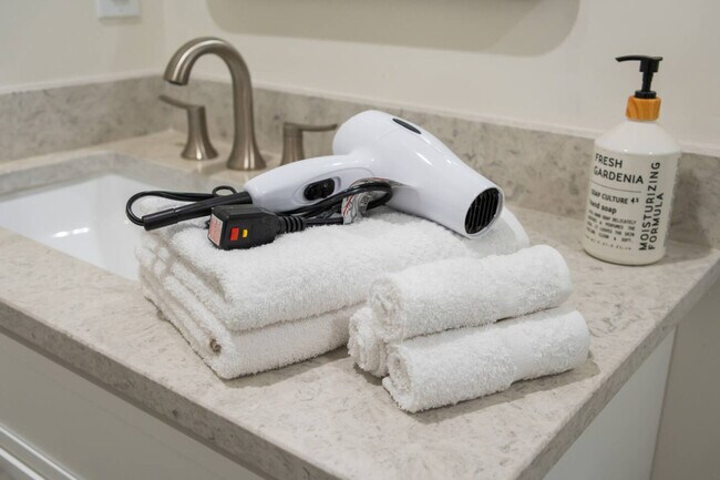 Building Photo - 1219 Denver Ln