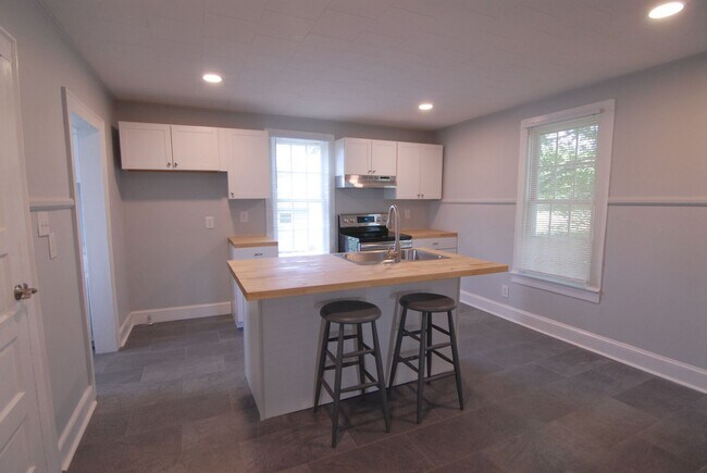 Building Photo - APPLICATIONS PENDING! Charming blue renova...