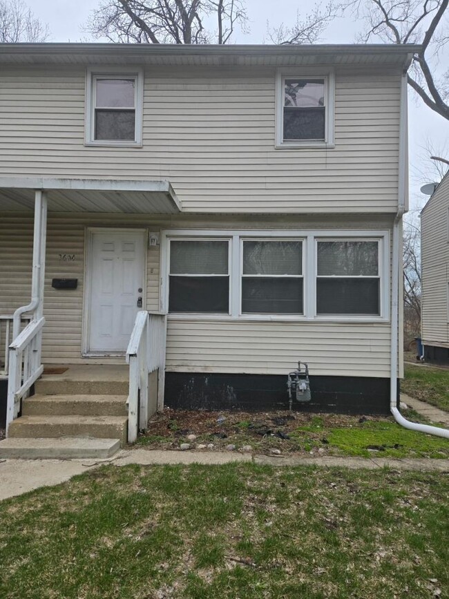 Building Photo - 3604 E 9th Ave
