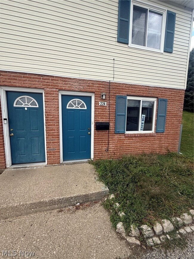 Building Photo - 224 Lilac Pl