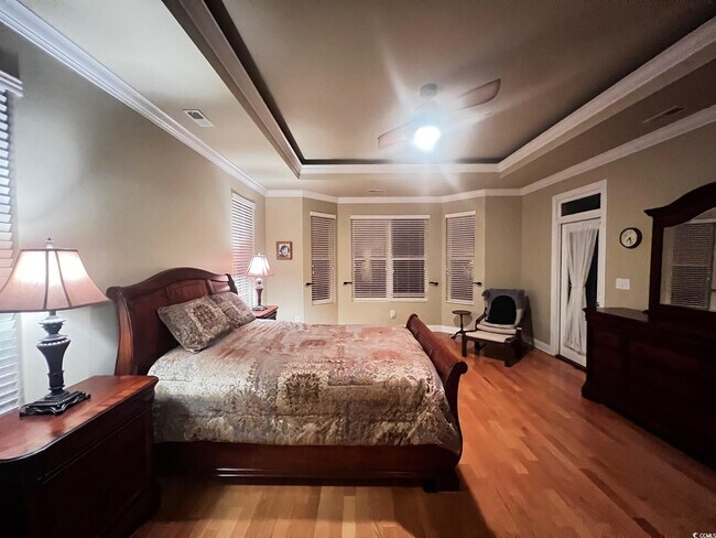 Building Photo - 584 Summerhill Dr