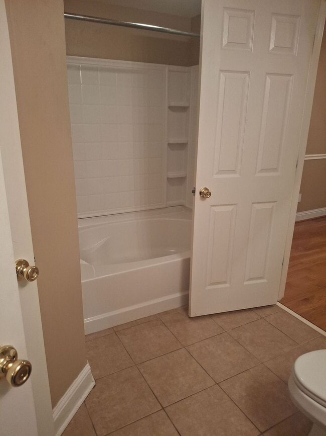 Building Photo - Town Creek Condo - Available Now!