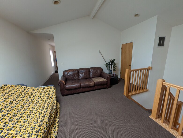 Building Photo - 1655 W Wrightwood Ave