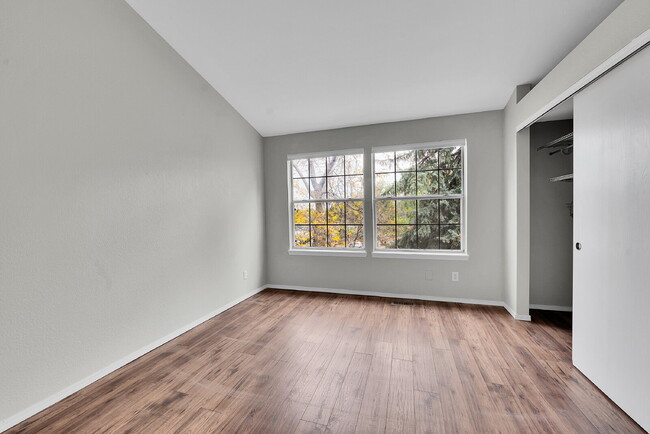 Building Photo - $2,250.00, 2-bed, 2.5 bath, located in Lakewood