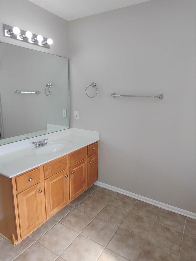 Building Photo - Beautiful Home located in the McCoy Crossing Community!